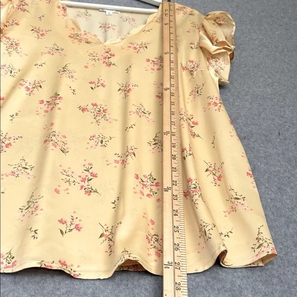 NWT Short Tulip Sleeve Floral Print V-Neck Satin Top 1X Yellow - Picture 8 of 13